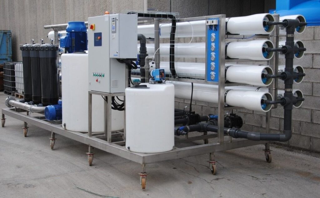 Reverse osmosis membrane racks