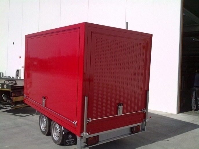 Trailer-mounted mobile water treatment plant