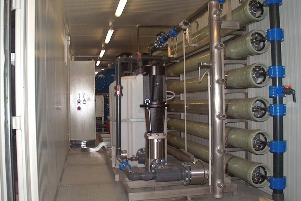 Containerised drinking water treatment system