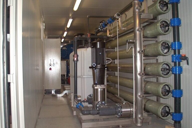 Containerised drinking water treatment system