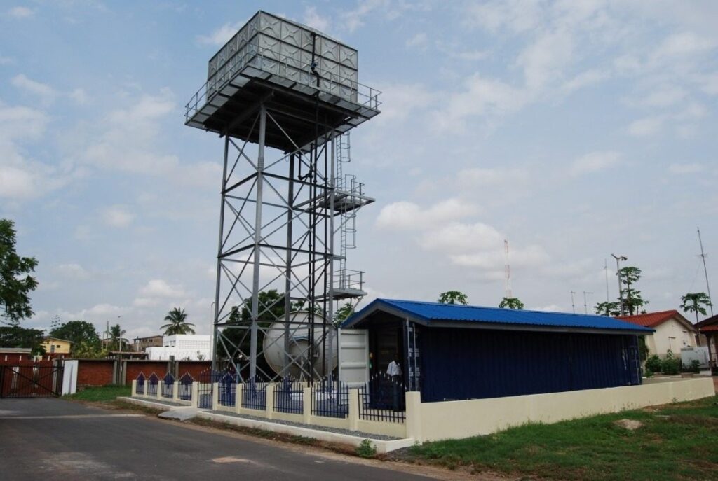 Containerised system with produced water storage